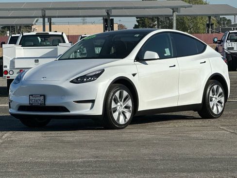 Used 2023 Tesla Model Y Long Range image 8