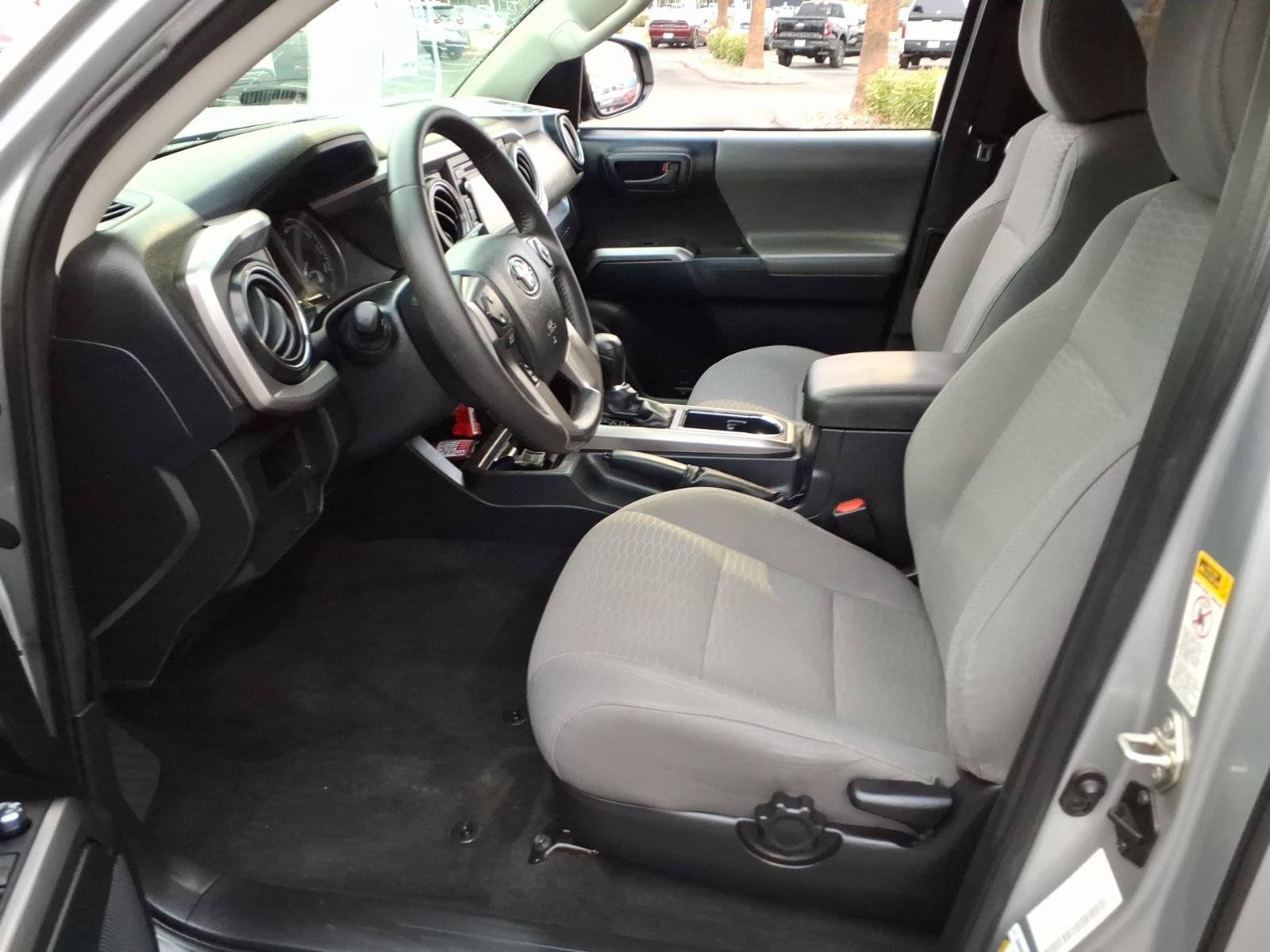 Used 2016 Toyota Tacoma SR5 w/ Towing Package RWD image 15