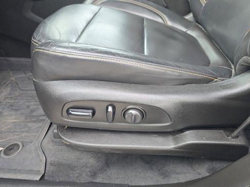 Used 2021 Chevrolet Traverse LT w/ LPO, Blackout Package image 24