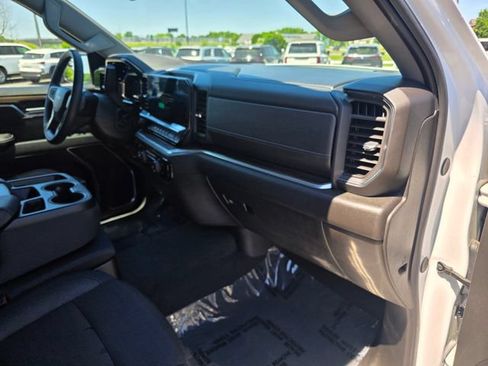 Used 2024 Chevrolet Silverado 1500 LT AWD/4WD image 10