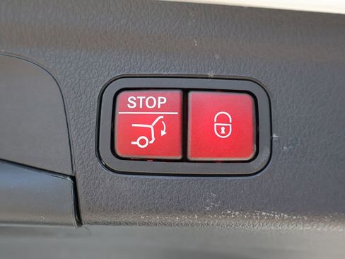 Used 2021 Mercedes-Benz GLE 450 4MATIC w/ AMG Line Exterior image 22