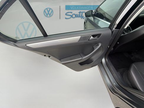 Used 2017 Volkswagen Jetta SE FWD image 24