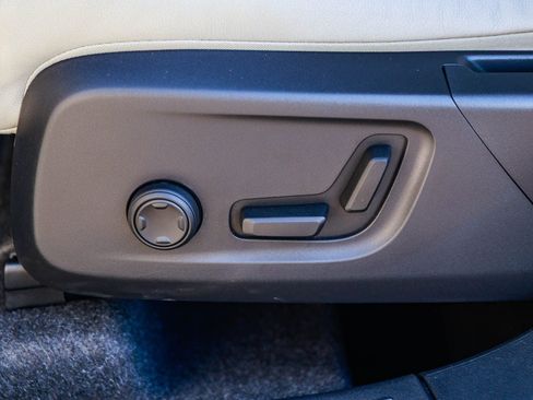 Certified 2026 Volvo XC40 B5 Ultra w/ Climate Package image 23