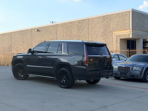 Used 2017 Cadillac Escalade Luxury image 5