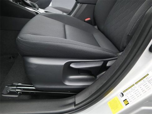 Used 2025 Toyota Corolla LE image 9