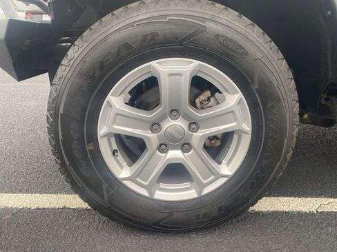 Used 2016 Jeep Wrangler Unlimited Sport w/ Connectivity Group image 25