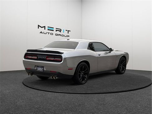 Used 2018 Dodge Challenger R/T w/ Blacktop Package image 9