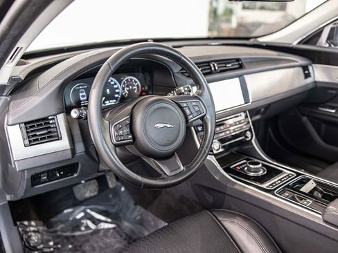 Used 2017 Jaguar XF Prestige AWD/4WD image 21
