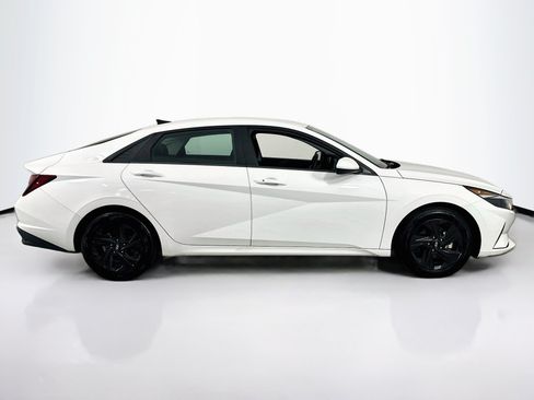 Used 2023 Hyundai Elantra SEL w/ Preferred Accessory Package FWD image 4