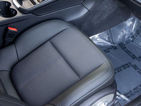 Certified 2025 Porsche Macan AWD/4WD image 54