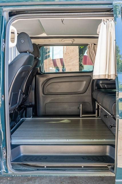Used 2021 Mercedes-Benz Metris Passenger image 30