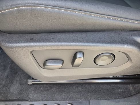Used 2024 Chevrolet Colorado LT w/ LT Convenience Package III RWD image 6