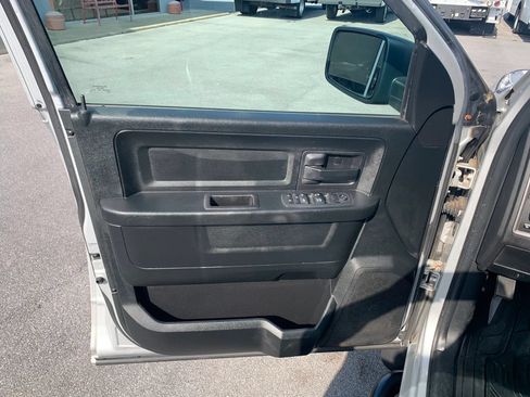 Used 2018 RAM 1500 Express RWD image 9