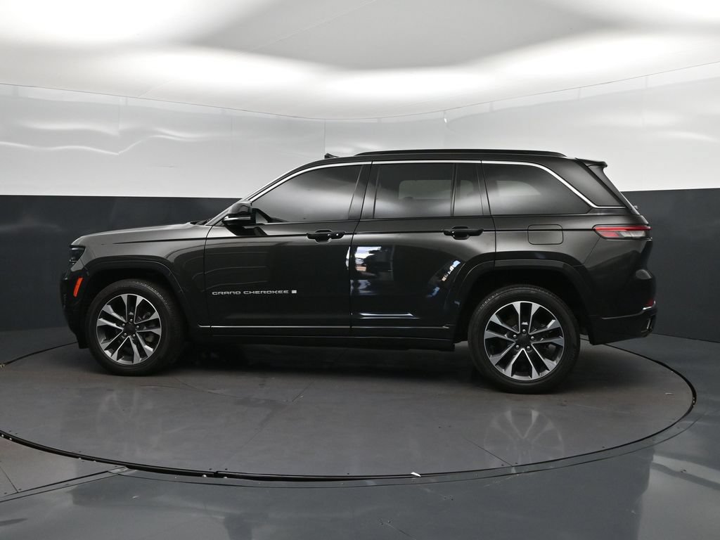 Used 2024 Jeep Grand Cherokee Overland w/ Luxury Tech Group IV AWD/4WD image 4