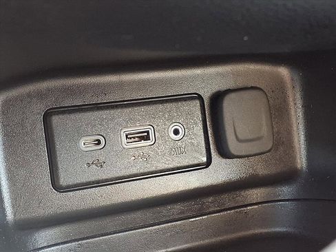 Used 2023 Chevrolet Equinox RS image 28