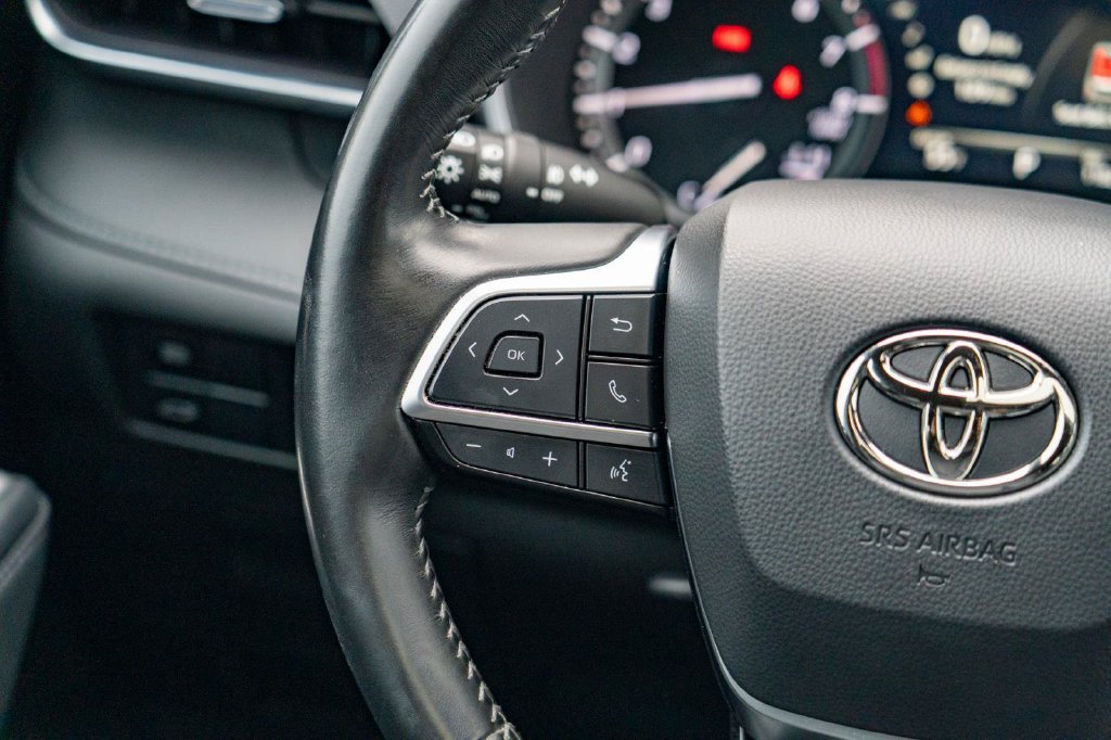 Used 2021 Toyota Highlander XSE AWD/4WD image 24