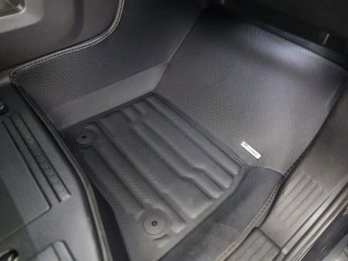 Used 2024 Land Rover Defender 90 V8 image 22