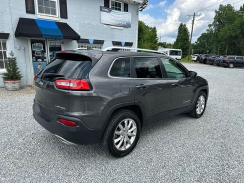 Used 2017 Jeep Cherokee Limited w/ Luxury Group FWD image 5