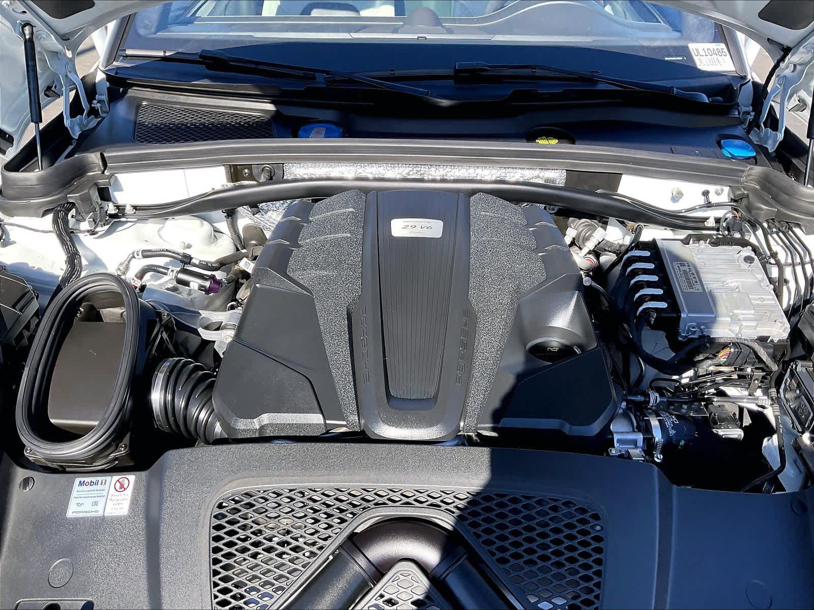 Used 2021 Porsche Macan Turbo AWD/4WD image 14