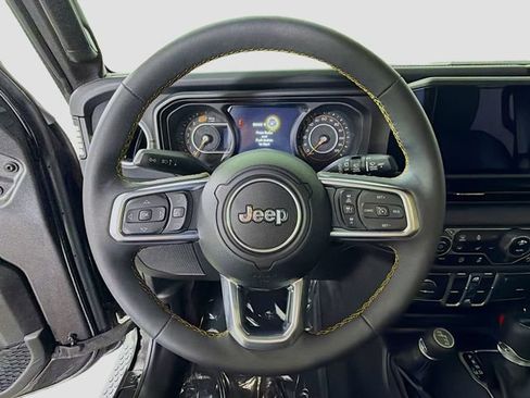 Used 2025 Jeep Wrangler Unlimited Sahara w/ Safety Group AWD/4WD image 12