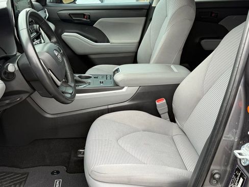 Certified 2022 Toyota Highlander LE image 19