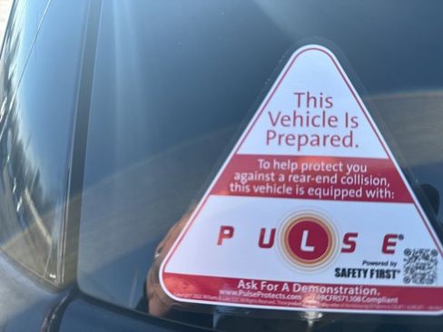 Certified 2020 GMC Acadia SLT w/ Driver Alert Package II image 5