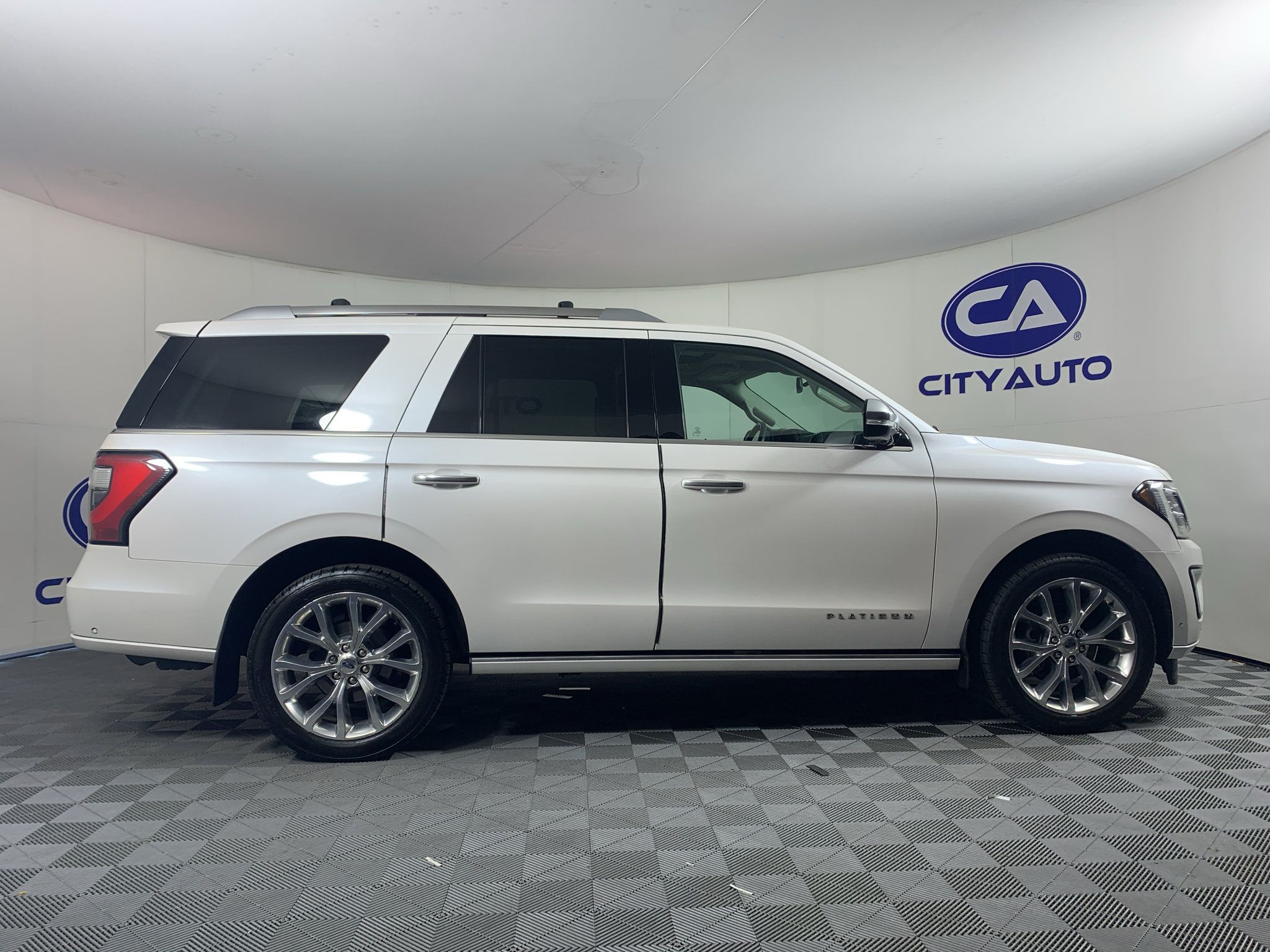 Used 2019 Ford Expedition Platinum AWD/4WD image 2