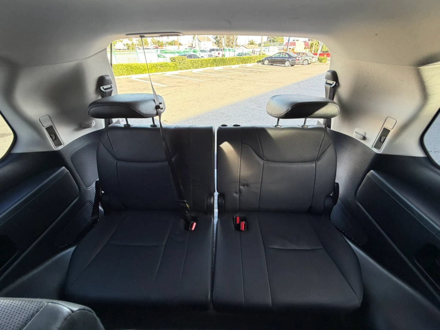 Used 2016 Lexus LX 570 4WD w/ Luxury Package image 15