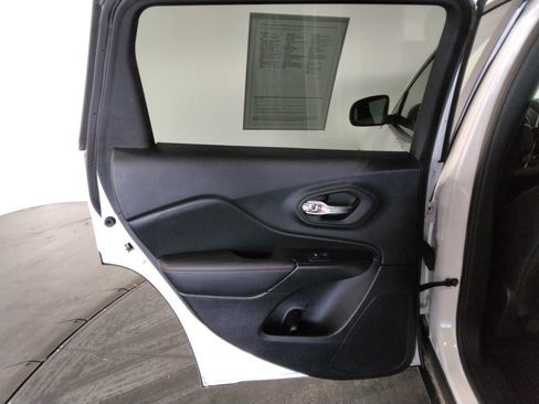 Used 2021 Jeep Cherokee Trailhawk image 38