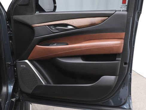 Used 2019 Cadillac Escalade ESV Premium Luxury image 19