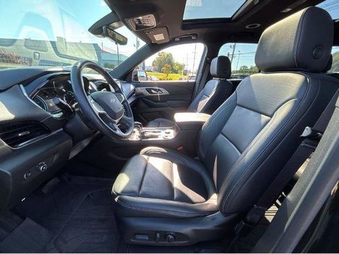 Used 2023 Chevrolet Traverse LT w/ LT Premium Package AWD/4WD image 17
