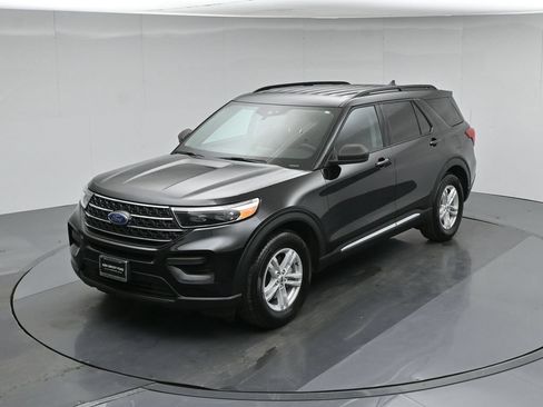Used 2024 Ford Explorer XLT RWD image 33