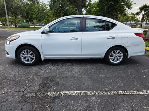 Used 2017 Nissan Versa SV w/ SV Special Edition Package FWD image 2