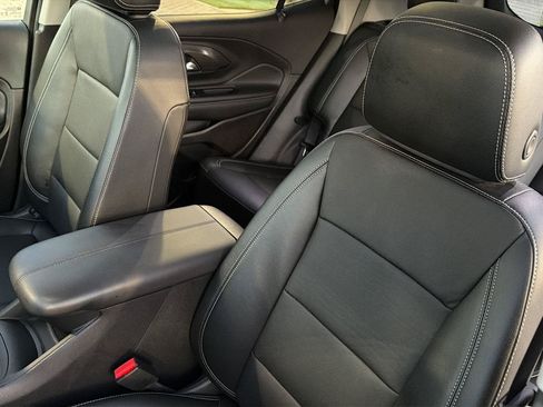 Used 2023 GMC Terrain SLT FWD image 29