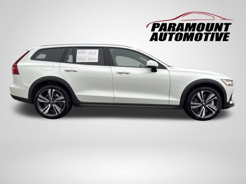 Used 2025 Volvo V60 B5 Cross Country Plus image 8