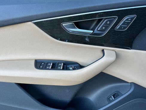 Used 2022 Audi Q7 Premium image 12