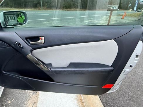 Used 2013 Hyundai Genesis 2.0T image 13