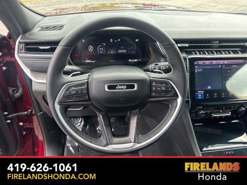 Used 2024 Jeep Grand Cherokee Limited AWD/4WD image 16