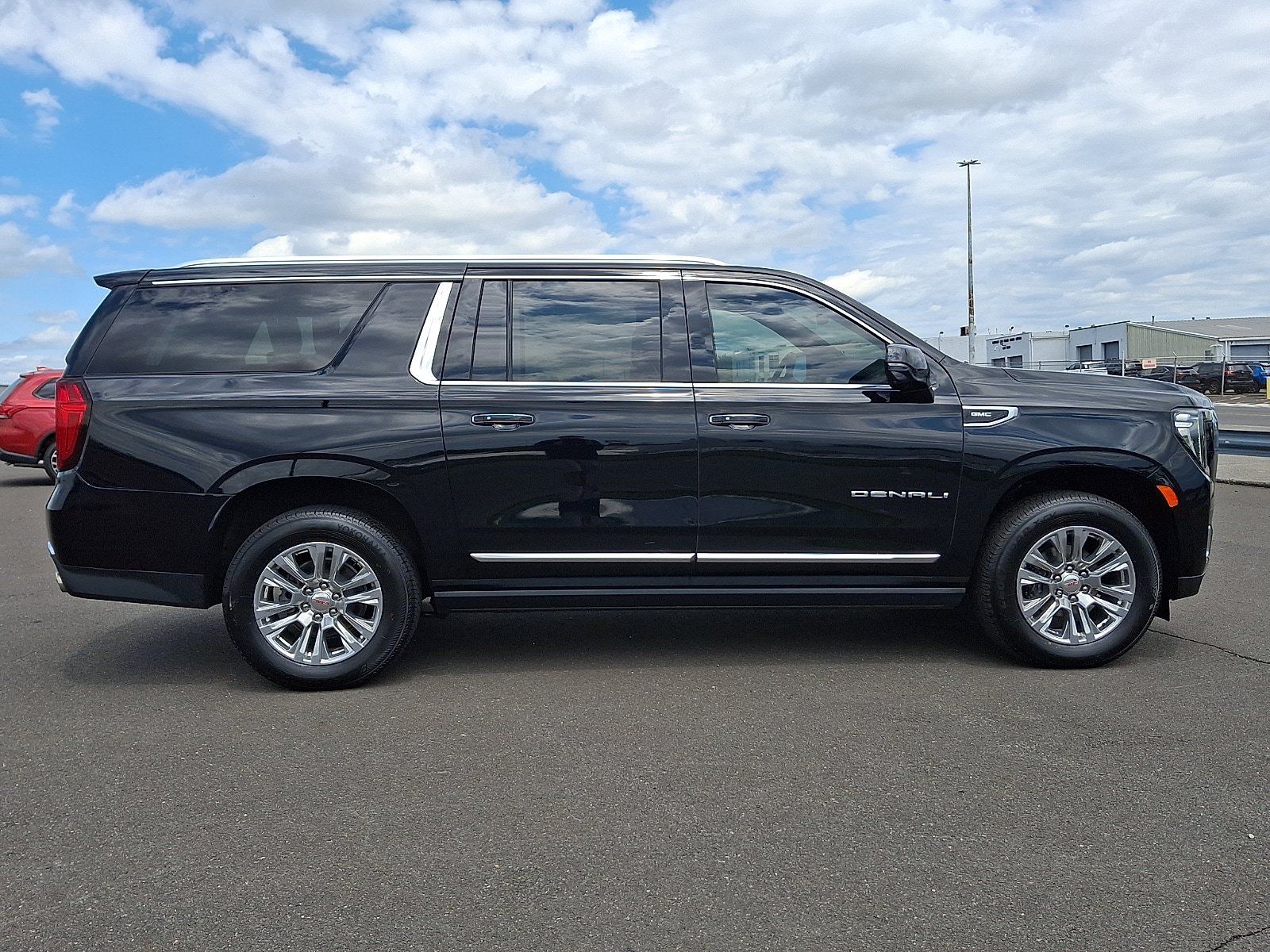 Used 2022 GMC Yukon XL Denali w/ Max Trailering Package AWD/4WD image 7