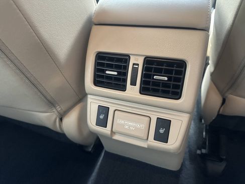 Used 2018 Subaru Outback 2.5i Limited AWD/4WD image 9