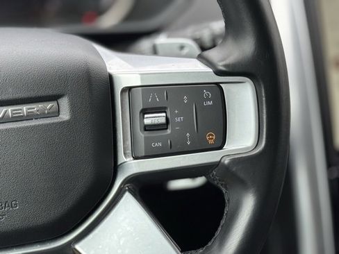 Used 2023 Land Rover Discovery S image 24