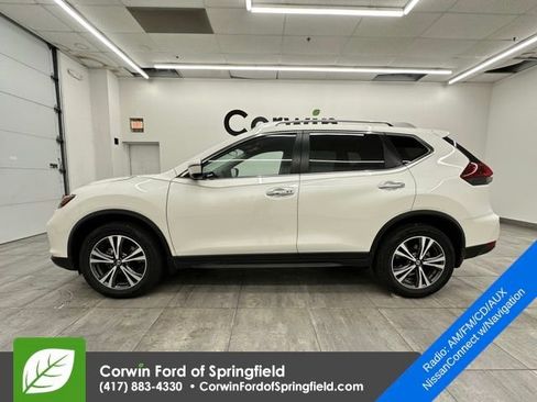 Used 2020 Nissan Rogue SV w/ Premium Package image 2