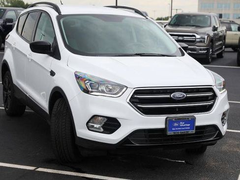 Certified 2019 Ford Escape SE FWD image 4