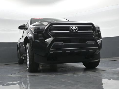 Used 2025 Toyota Tacoma SR5 AWD/4WD image 39