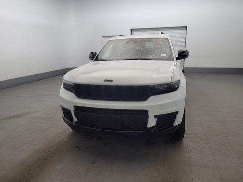 Used 2022 Jeep Grand Cherokee L Laredo image 15