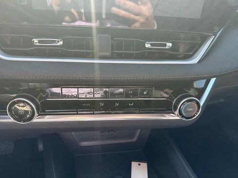 New 2026 Chevrolet Equinox LT w/ Safety and Technology Package image 19