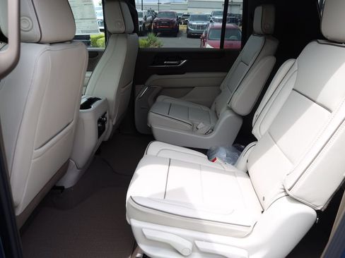New 2026 GMC Yukon XL Denali AWD/4WD image 17