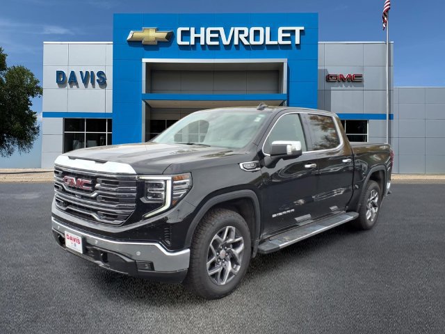 Used 2024 GMC Sierra 1500 SLT w/ SLT Premium Plus Package AWD/4WD image 7
