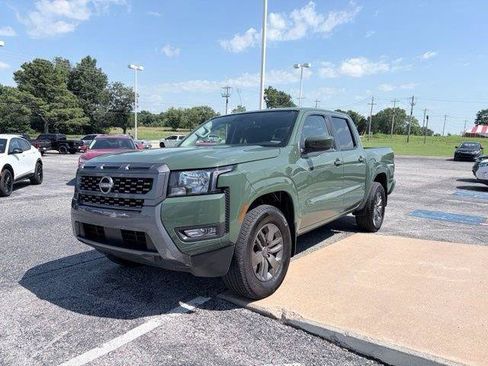 Used 2025 Nissan Frontier SV w/ SV Convenience Package RWD image 7