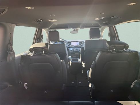 New 2026 Chrysler Pacifica Select image 19